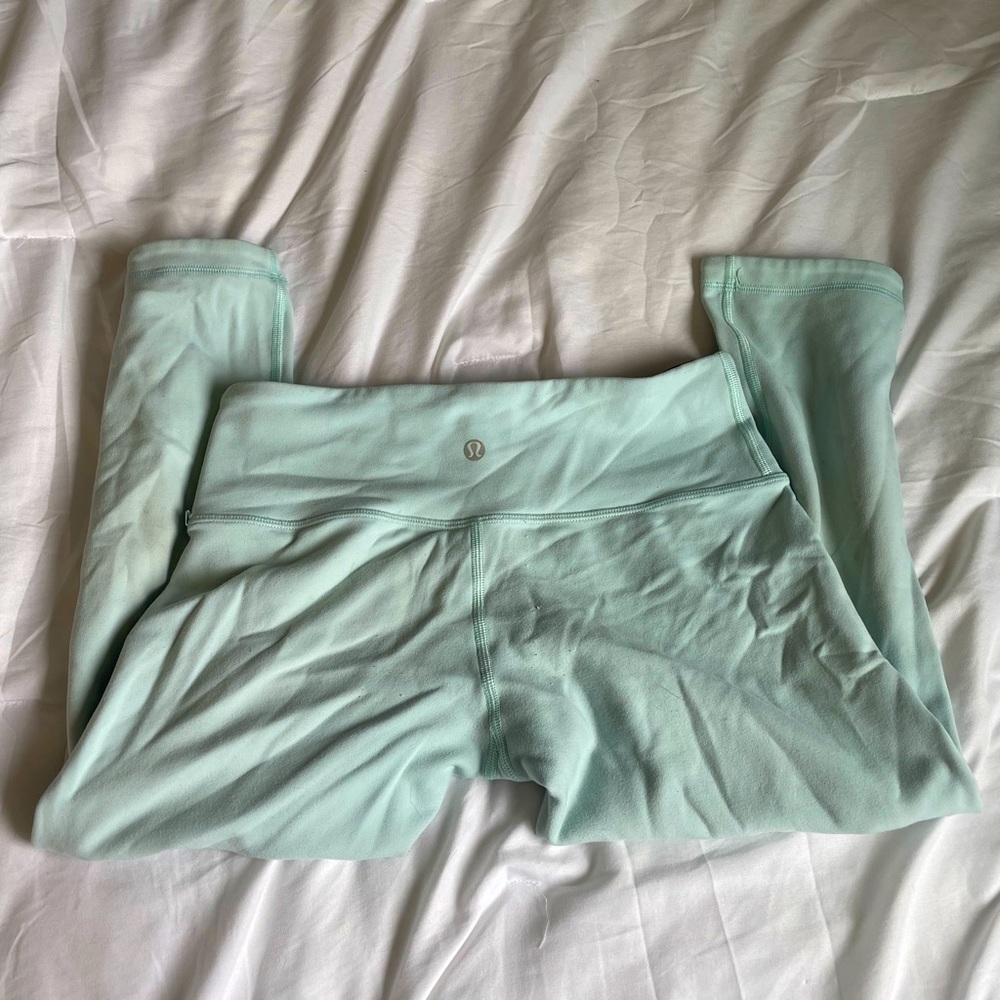 Rare discontinued lululemon reversible crop leggings 💙🖤